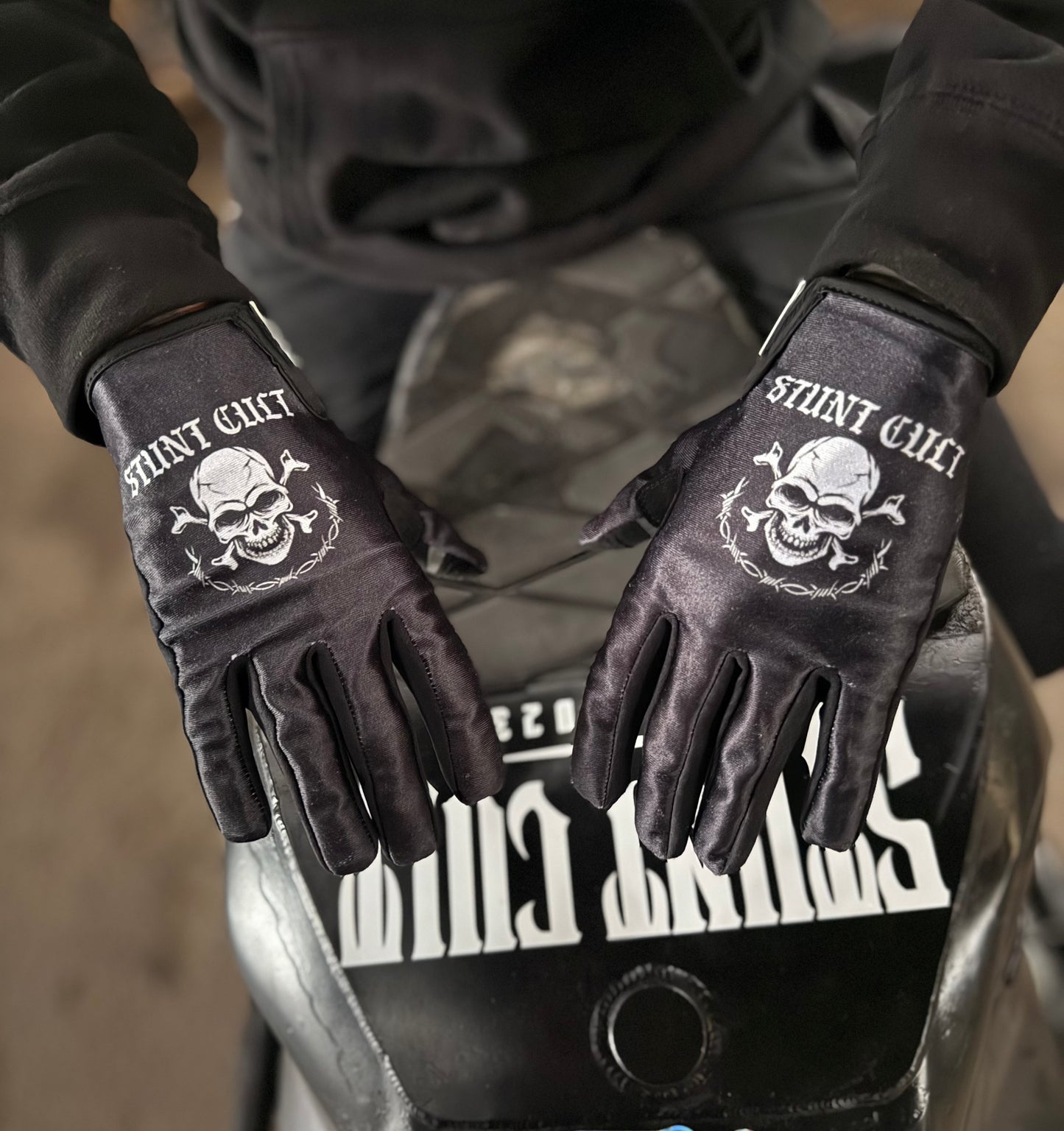 Skull x Crossbones gloves