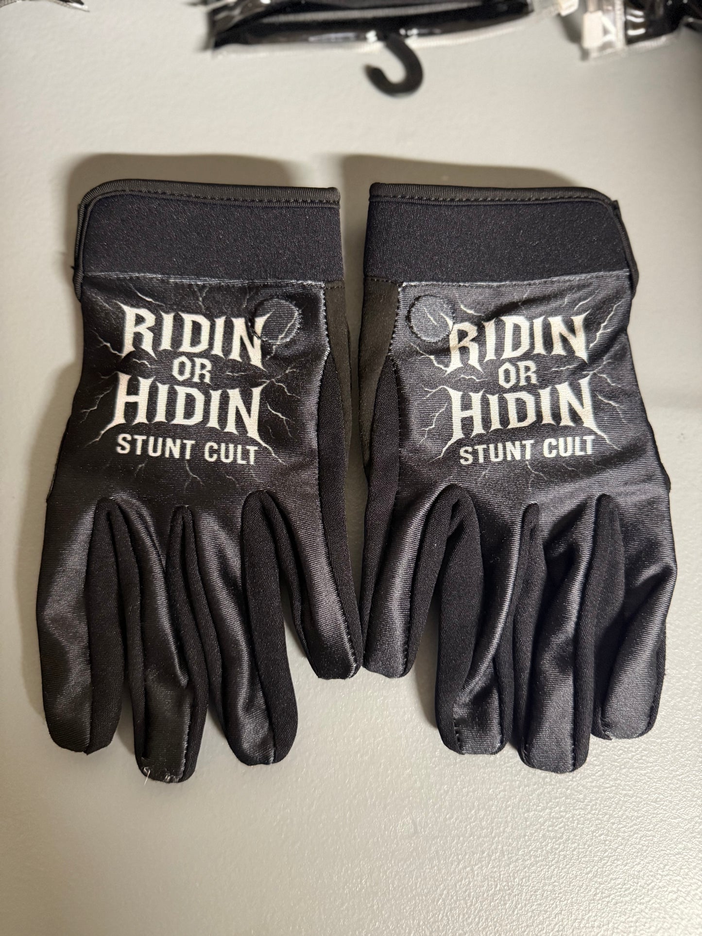 Ridin or Hidin SC gloves