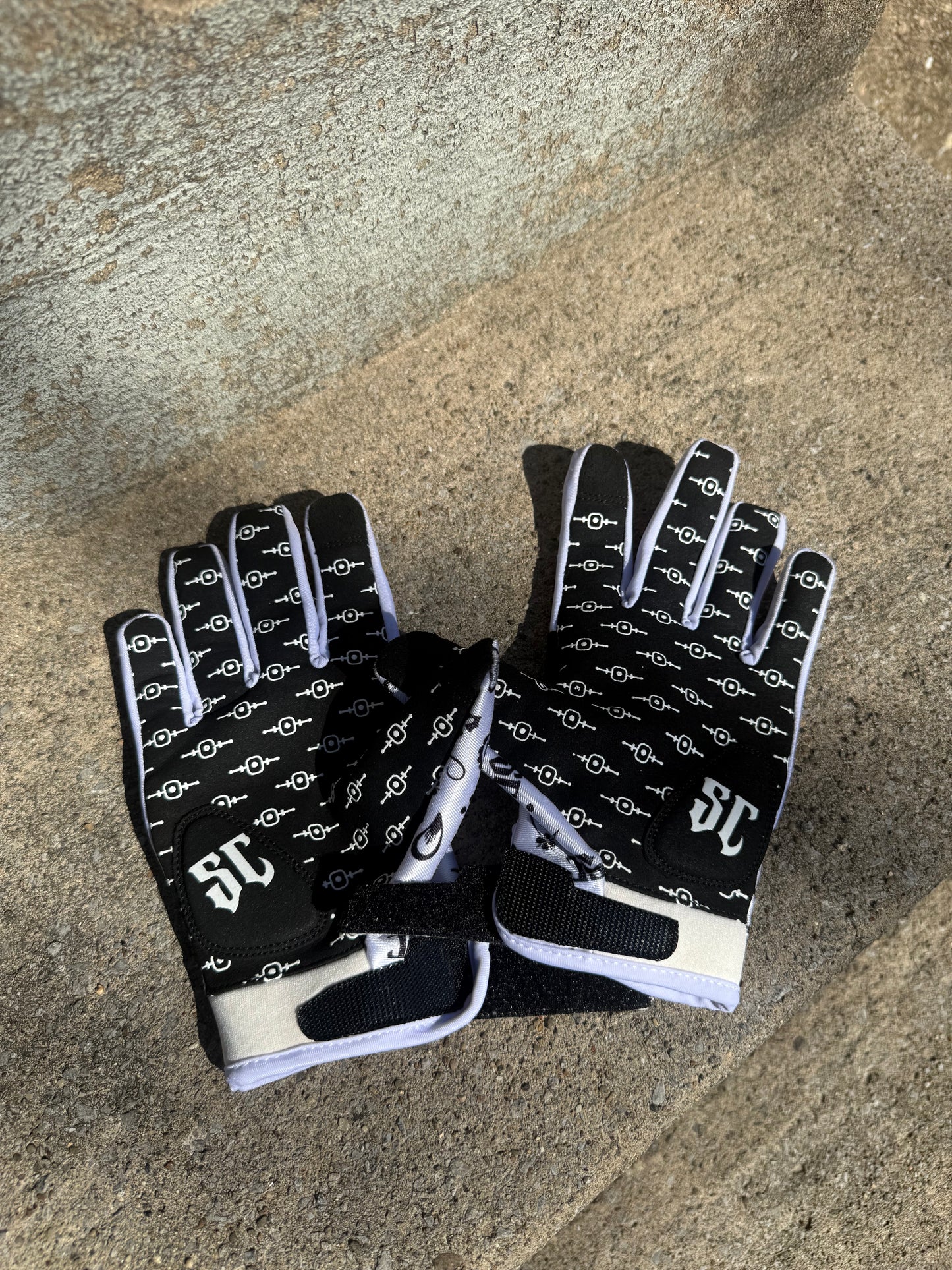 SC paisley gloves
