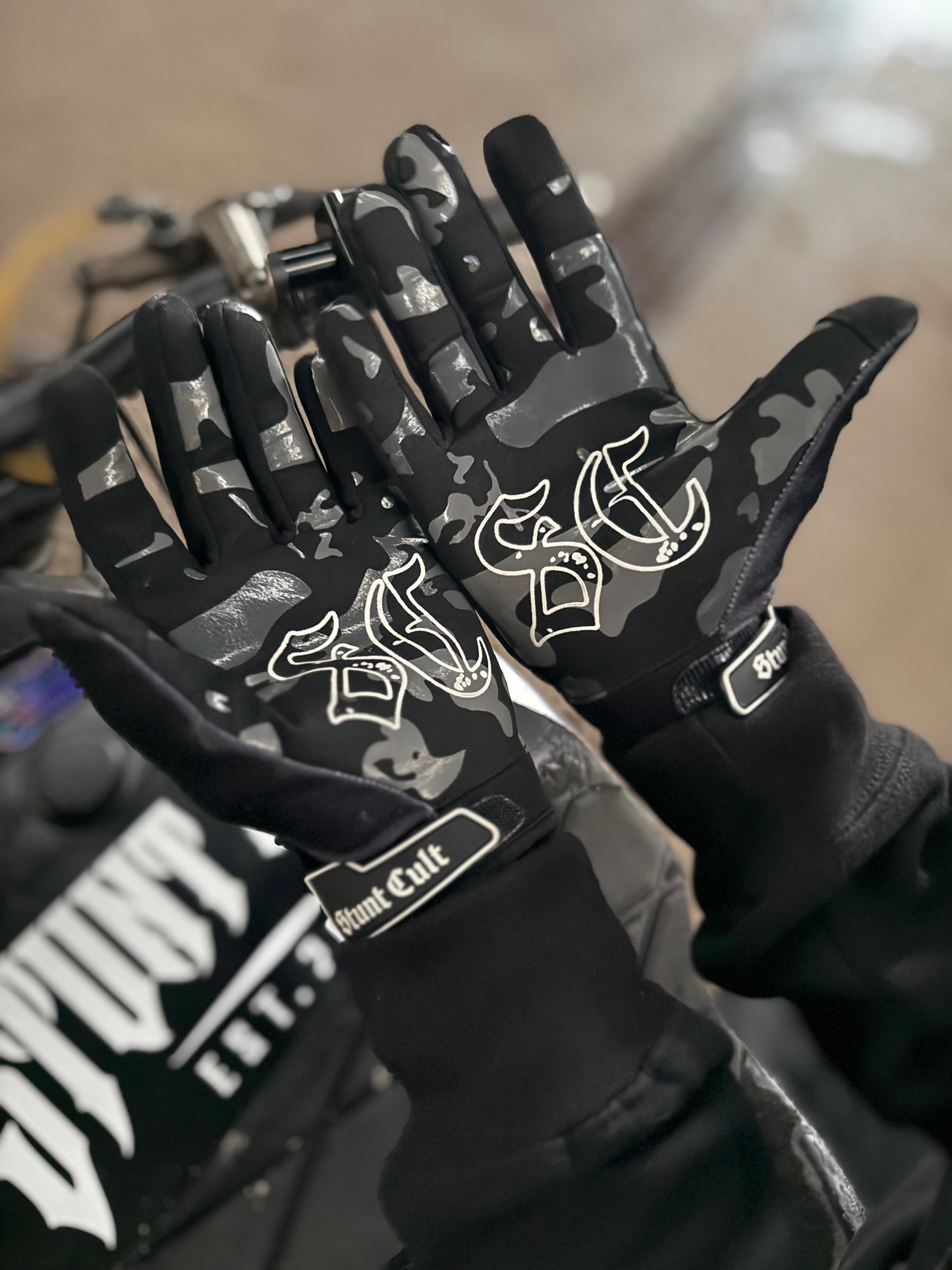 Skull x Crossbones gloves